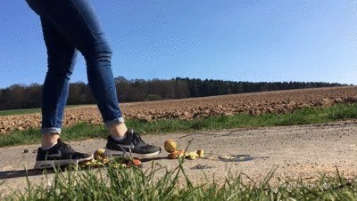 Sneaker-girl Jess Making Apple-juice