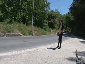 Shoes Cleaning For A Pretty Hitch-hiker